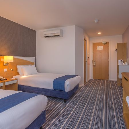 Holiday Inn Express Birmingham - Castle Bromwich, An Ihg Hotel Exterior photo