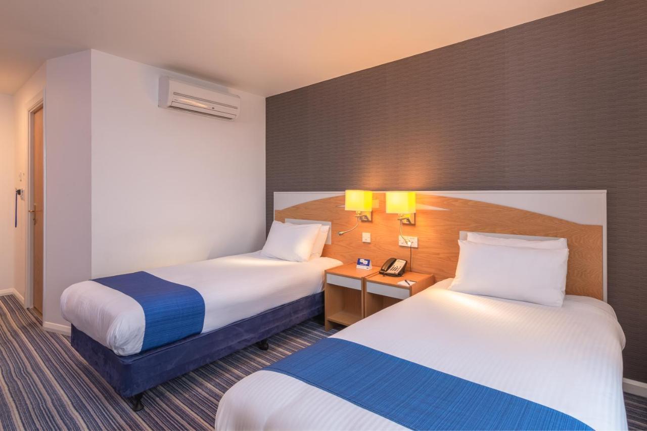 Holiday Inn Express Birmingham - Castle Bromwich, An Ihg Hotel Exterior photo