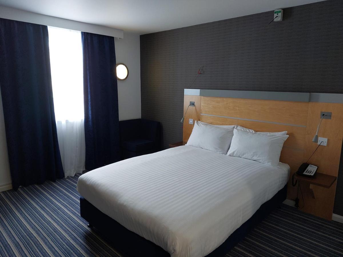 Holiday Inn Express Birmingham - Castle Bromwich, An Ihg Hotel Exterior photo