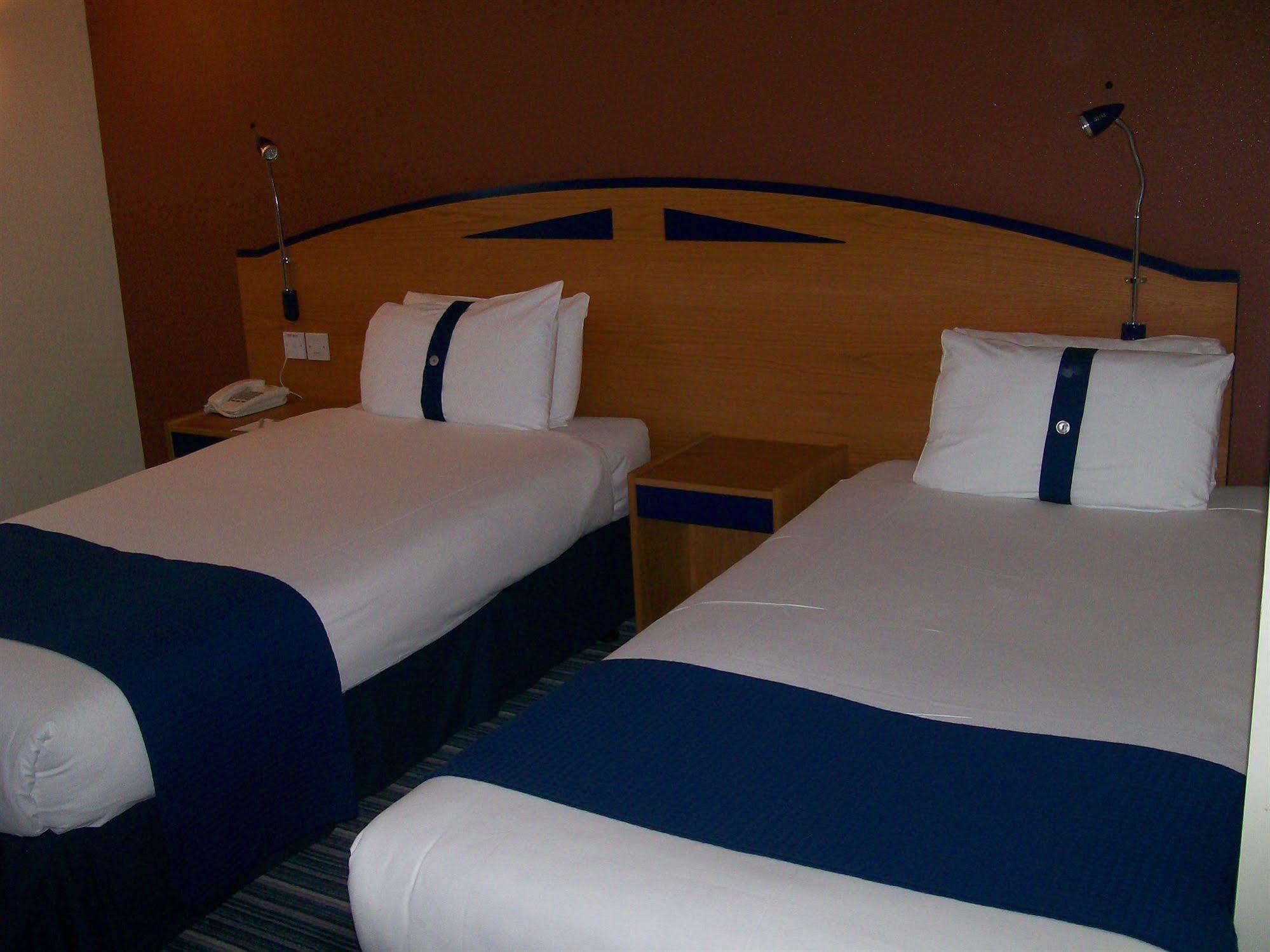 Holiday Inn Express Birmingham - Castle Bromwich, An Ihg Hotel Exterior photo