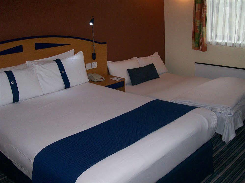 Holiday Inn Express Birmingham - Castle Bromwich, An Ihg Hotel Exterior photo